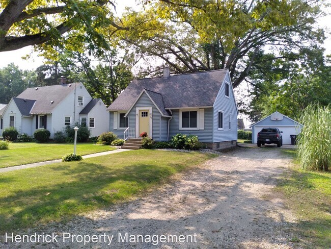 Building Photo - 3 br, 1.5 bath House - 96 Vanderveen Ave