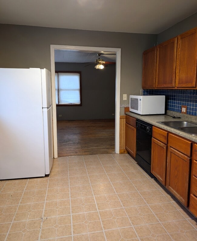 Building Photo - 211 Lincoln Ave