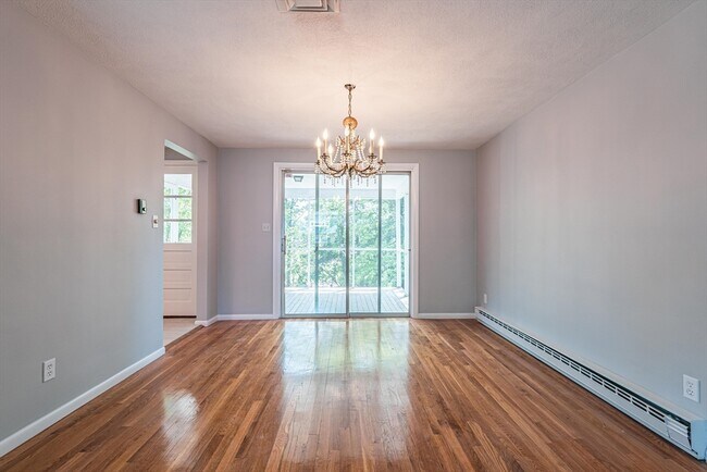 Building Photo - 20 Fieldstone Dr