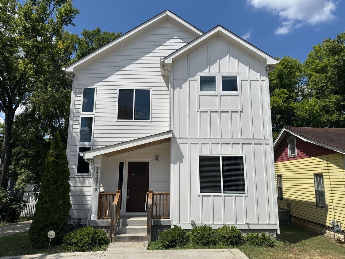 Foto principal - Newer Construction with Open Floor Plan in...