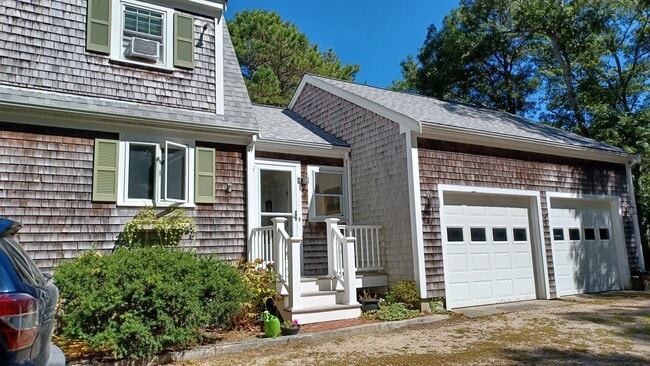 Building Photo - 8 Benefit St