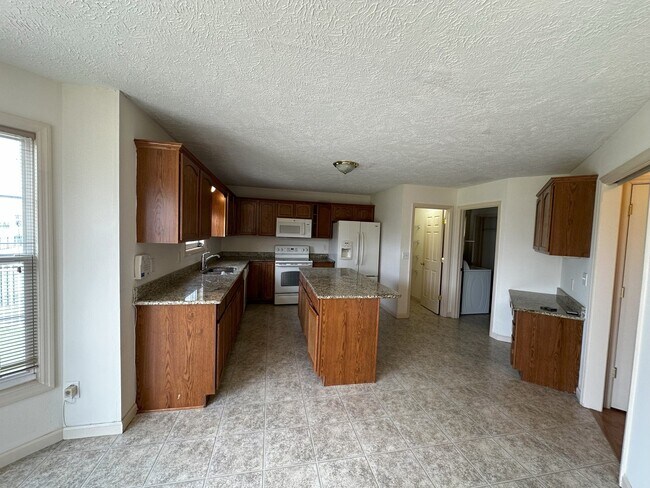 Foto del edificio - 3922 Wildflower Dr