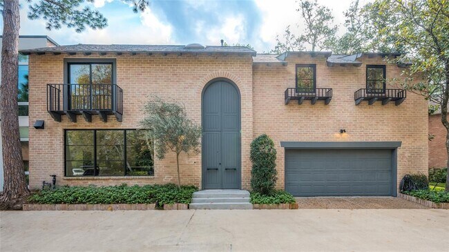 Building Photo - 10 S Briar Hollow Ln