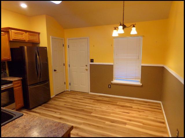 Foto del edificio - 909 Yarrow Dr