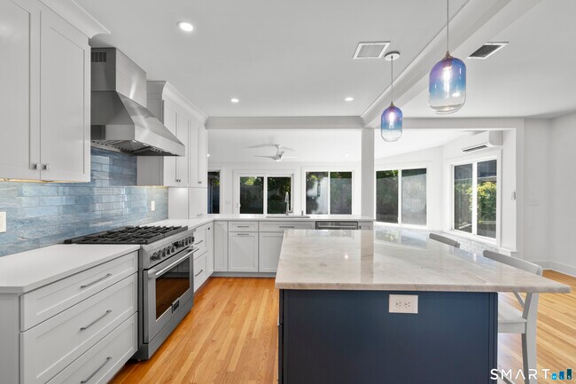 Foto del edificio - 25 Crescent Bluff Ave