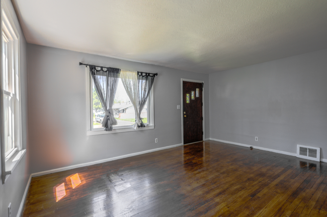 Building Photo - 1628 28th St NE