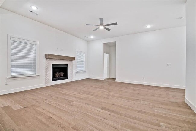 Foto del edificio - 5 Stoneleigh Ln