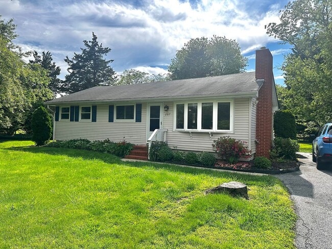 Building Photo - 207 Ash Ln