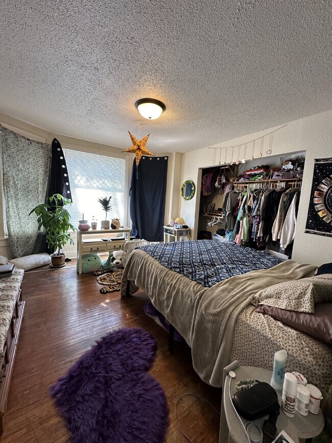 Foto del edificio - Whole House: 4 Bed 1 Bath close to UWEC!