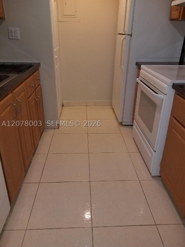 Foto del edificio - 220 Lakeview Dr