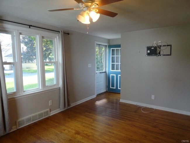 Building Photo - 207 Northwood Dr