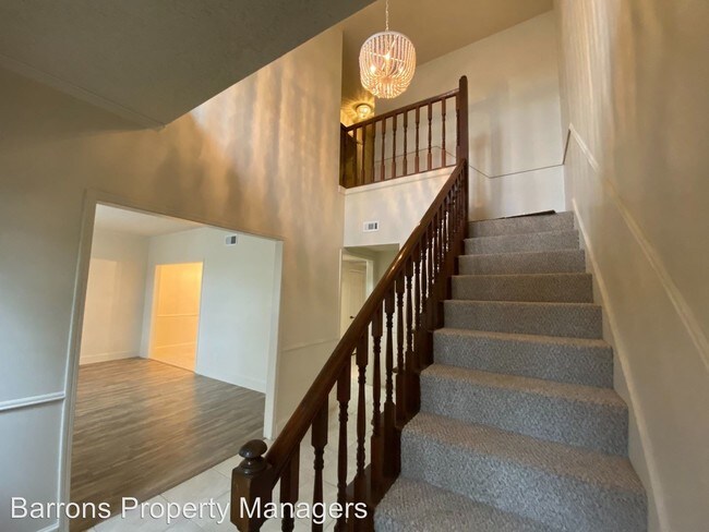 Building Photo - 3 br, 2.5 bath House - 215 Russ Drive