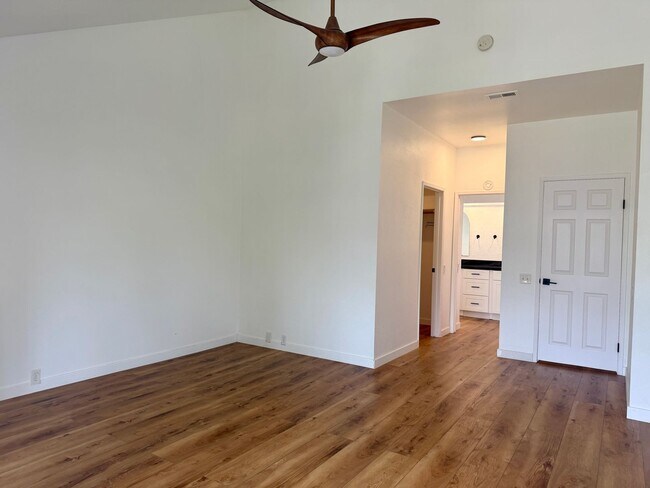 Foto del edificio - Beautiful 3 bedroom (2 bed + den/office) t...