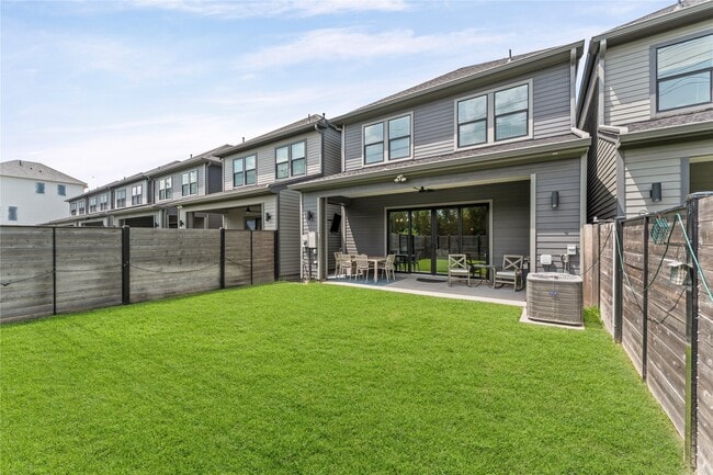 Building Photo - 1228 Wycliffe Dr