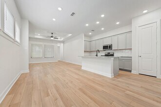 Building Photo - 10518 William Pk Dr