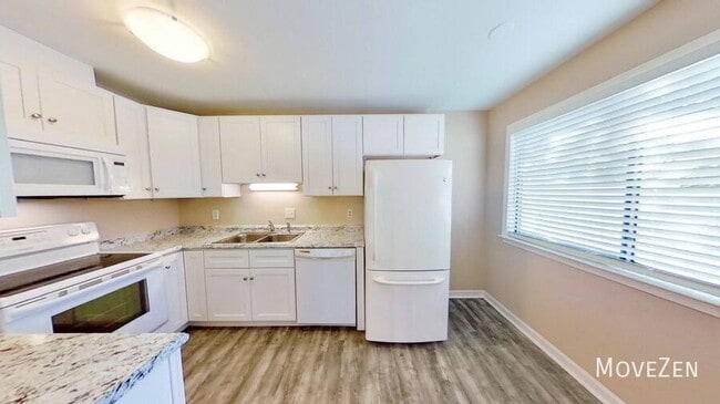 Foto del edificio - 7223 Sandy Creek Dr