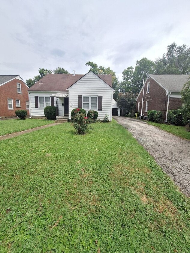 Photo - 753 Lynn Road