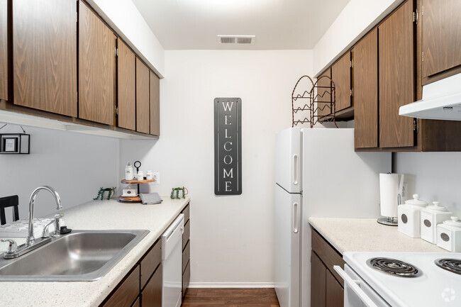 2BA,1BA - 874 ft² - Pine Hill Apartments