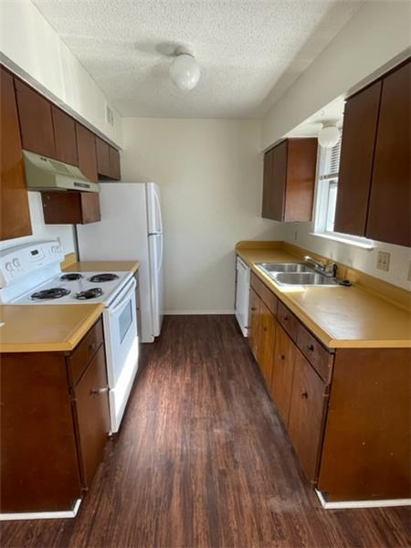 Building Photo - 8289 Shadow Wood Dr