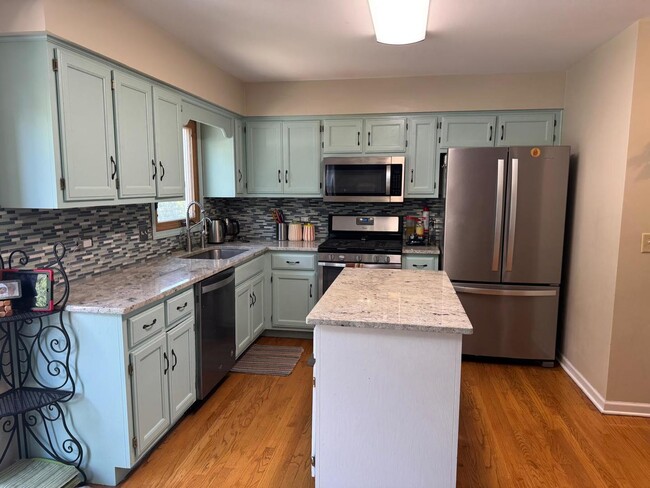 Building Photo - 3413 Charlemaine Dr