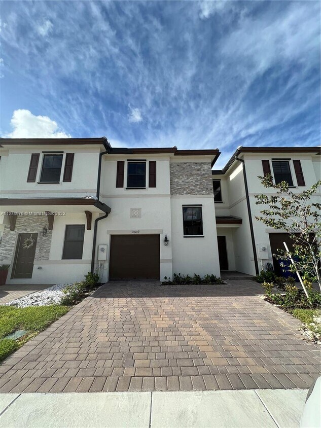 Primary Photo - 10103 SW 231st Ln