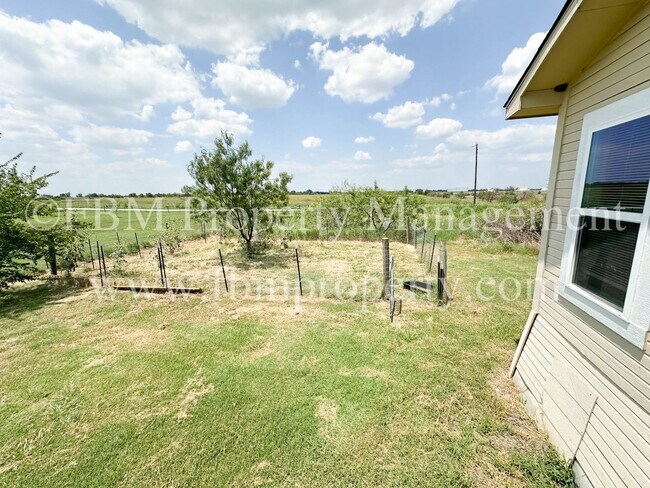 Building Photo - 241 W Harris Rd