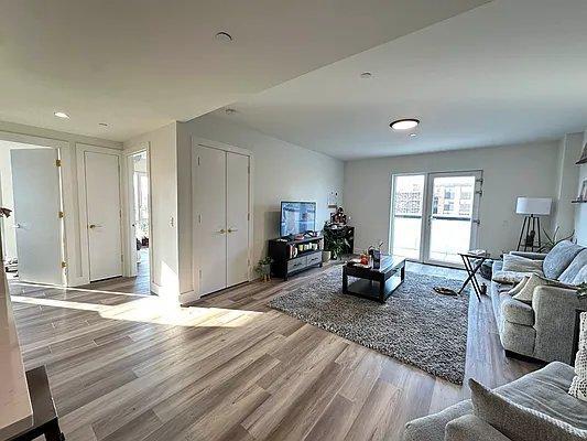 Building Photo - 2 bedroom in BRONX NY 10463