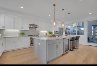 Building Photo - 15107 Shore Dr