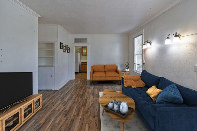 Building Photo - 114 3rd St
