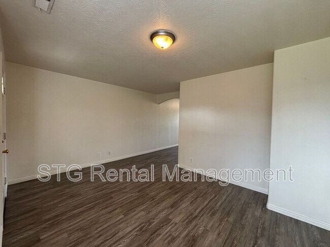 Building Photo - 154 E 100 N