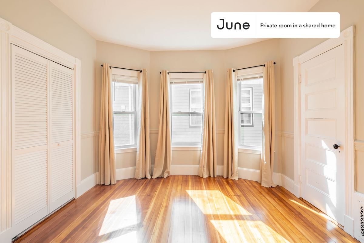 Primary Photo - Private bedroom in 5 bed/1 bath Home