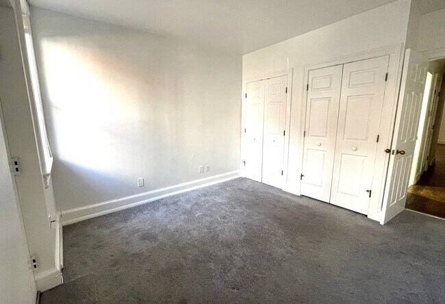 Foto del edificio - 2139 Newport Pl NW