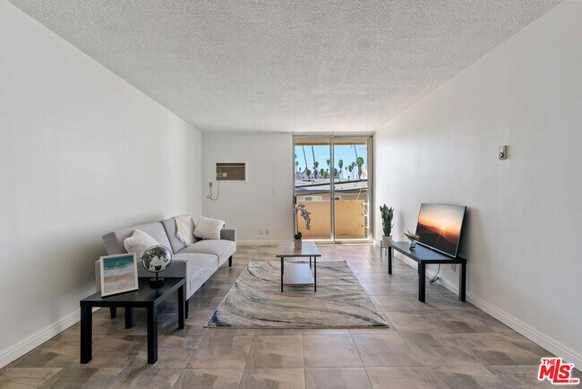 Foto del edificio - 425 S Kenmore Ave