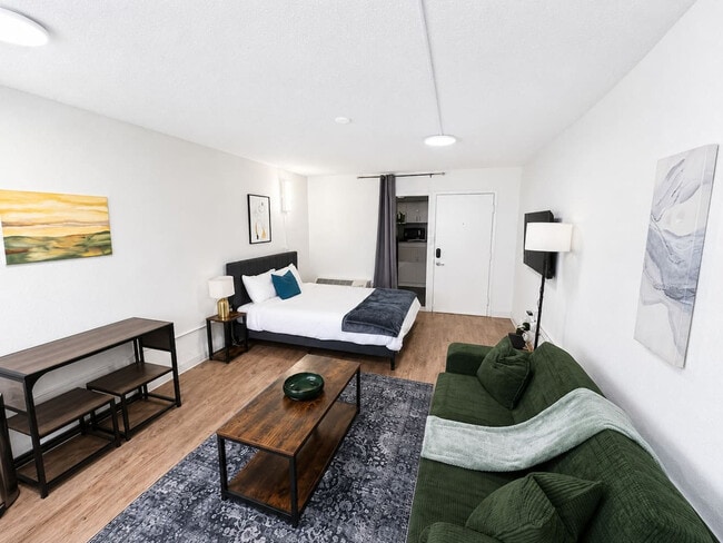 Building Photo - 824 Camino La Costa
