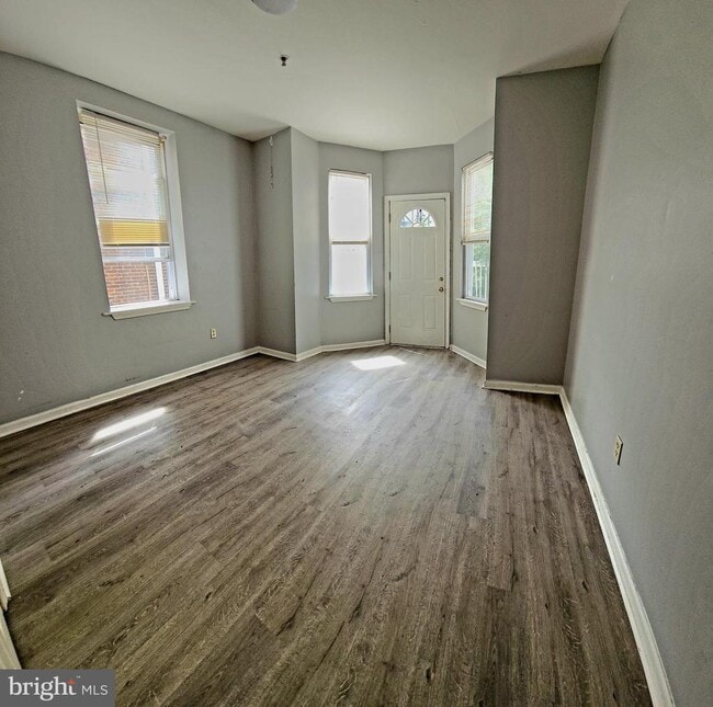 Building Photo - 1704 W Diamond St