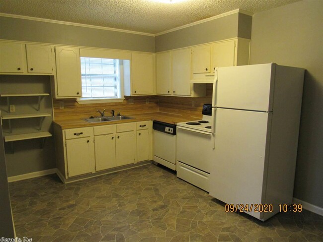 Building Photo - 409 Farris Rd