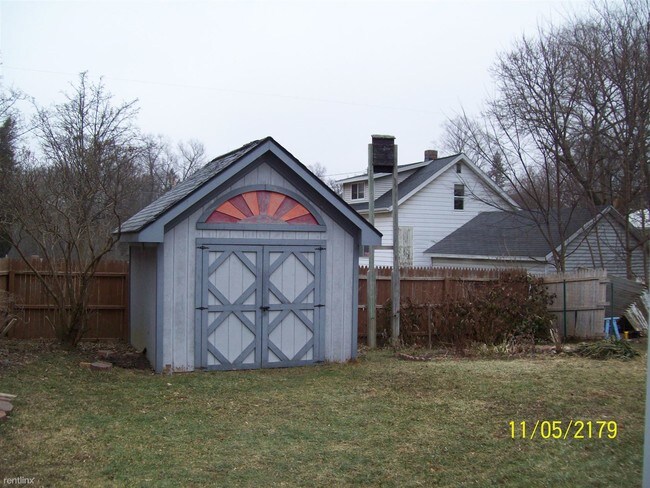 Building Photo - 3 br, 1 bath House - 2618 Lester st