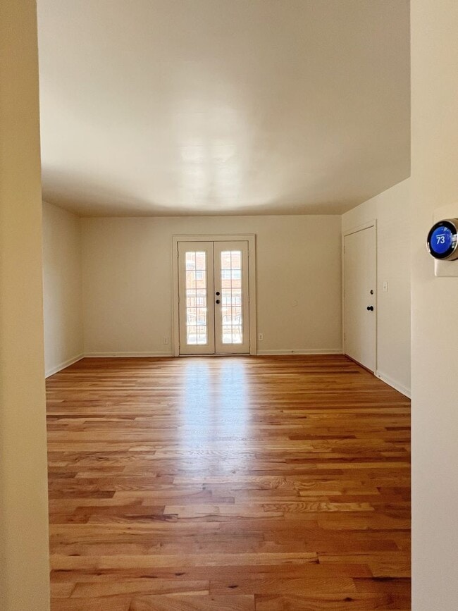 Foto del edificio - SEE IT NOW: Charming Updated Apartment wit...