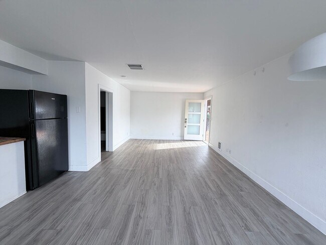 Foto del edificio - Upstairs Apartment