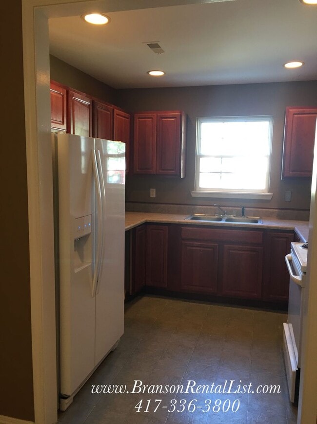 Foto del edificio - Large 5 Bedroom with lawn care and a community pool