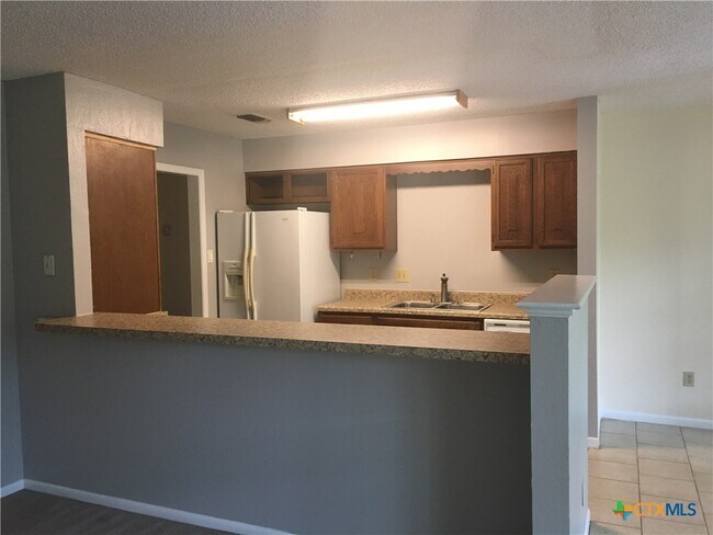 Building Photo - 601 Deerwood Dr