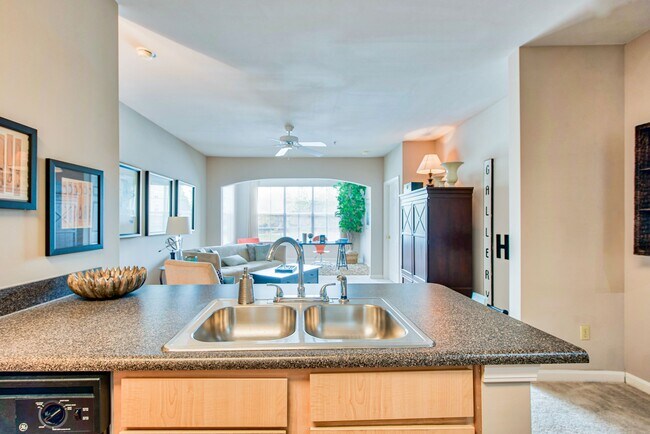 Foto del edificio - Bristol Village at Charter Colony