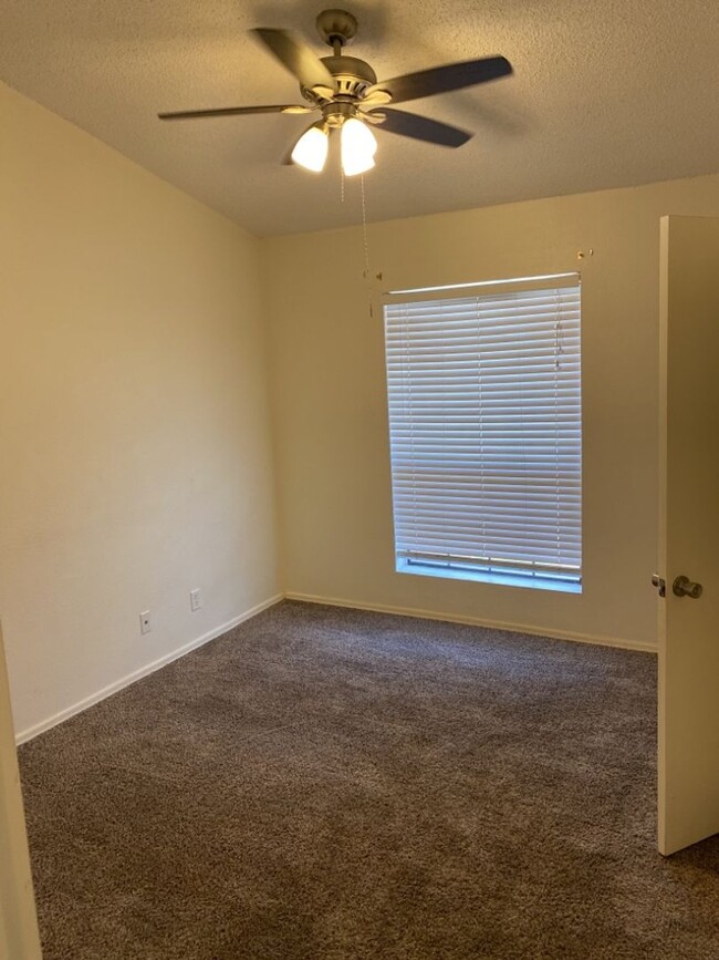 Building Photo - Cozy Chandler Unit Just for You!