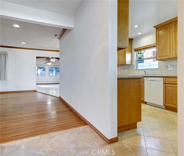 Foto del edificio - 28733 Enrose Ave