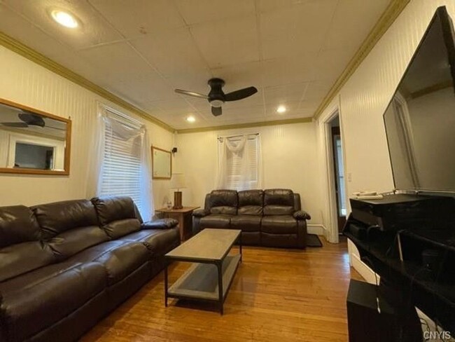 Foto del edificio - 121-123-123 Tompkins St