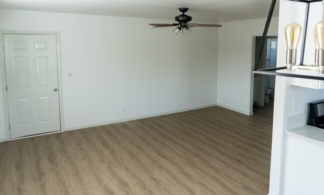 Foto del edificio - 21721 Halldale Ave