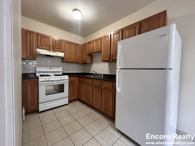 Building Photo - 131 Washington St