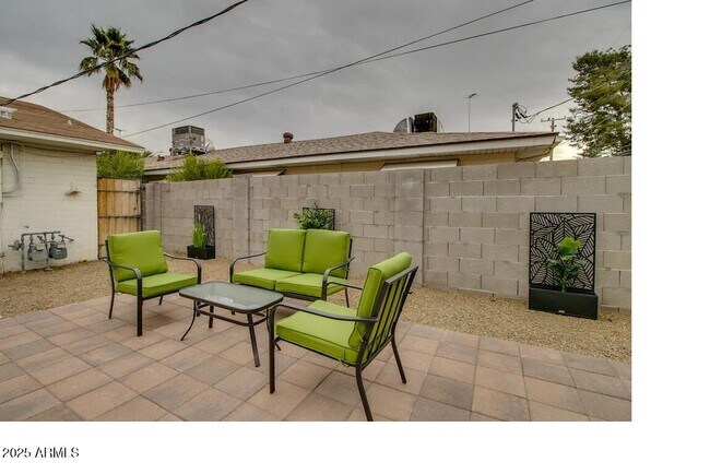 Foto del edificio - 6809 E Earll Dr