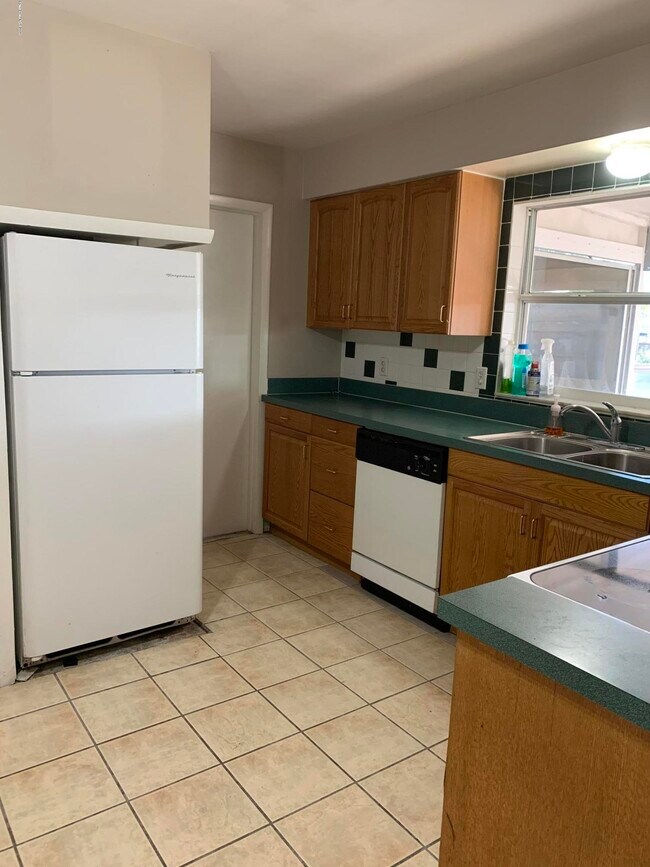 Foto del edificio - 905 Levitt Pkwy