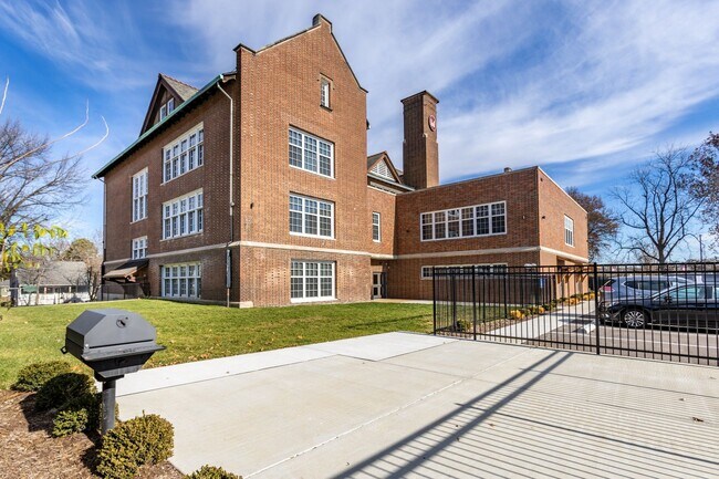Foto del edificio - 7135 Canterbury Ave